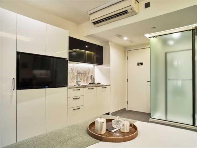 V Causeway Bay Aparthotel Хонконг Екстериор снимка