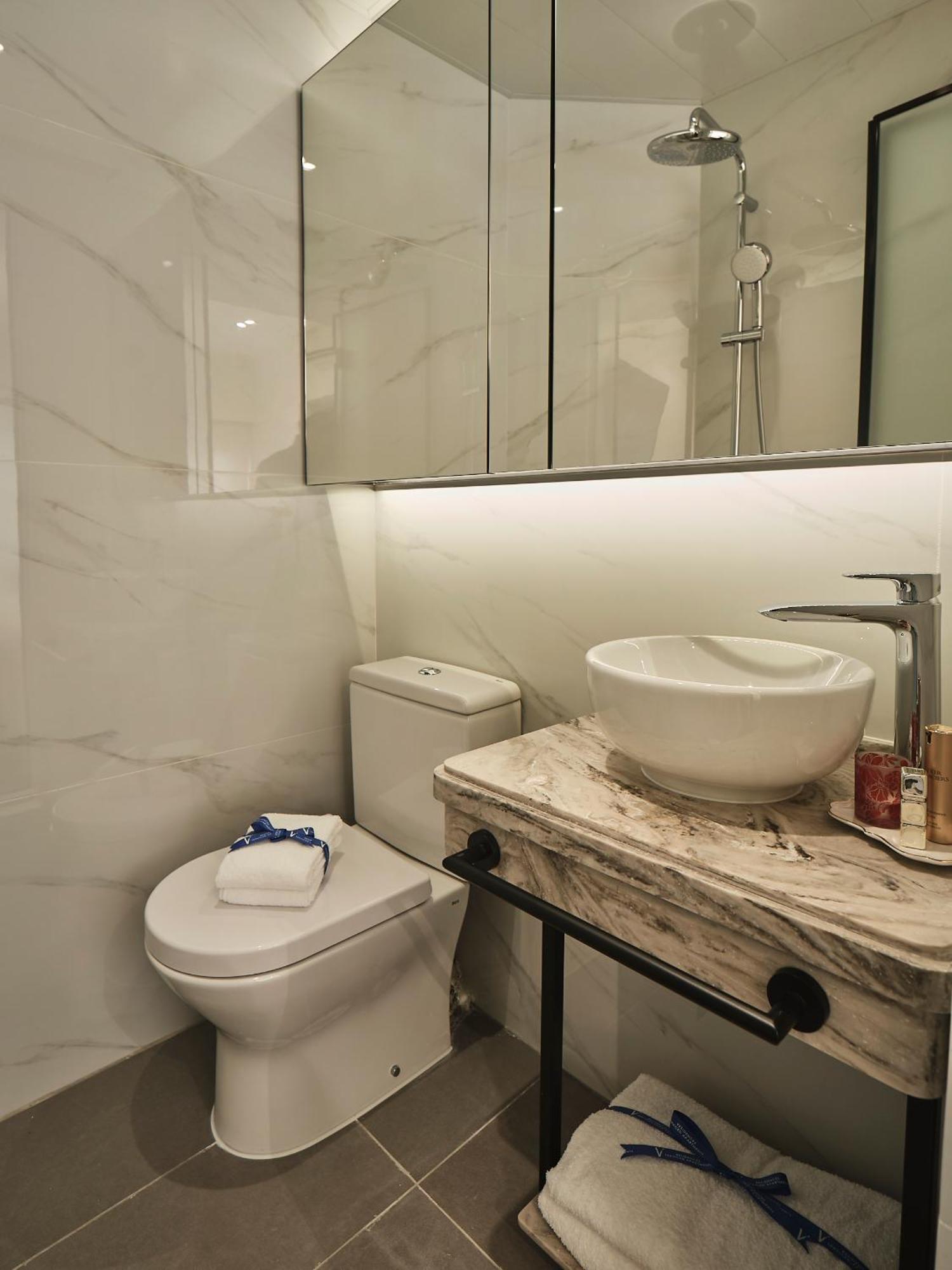 V Causeway Bay Aparthotel Хонконг Екстериор снимка